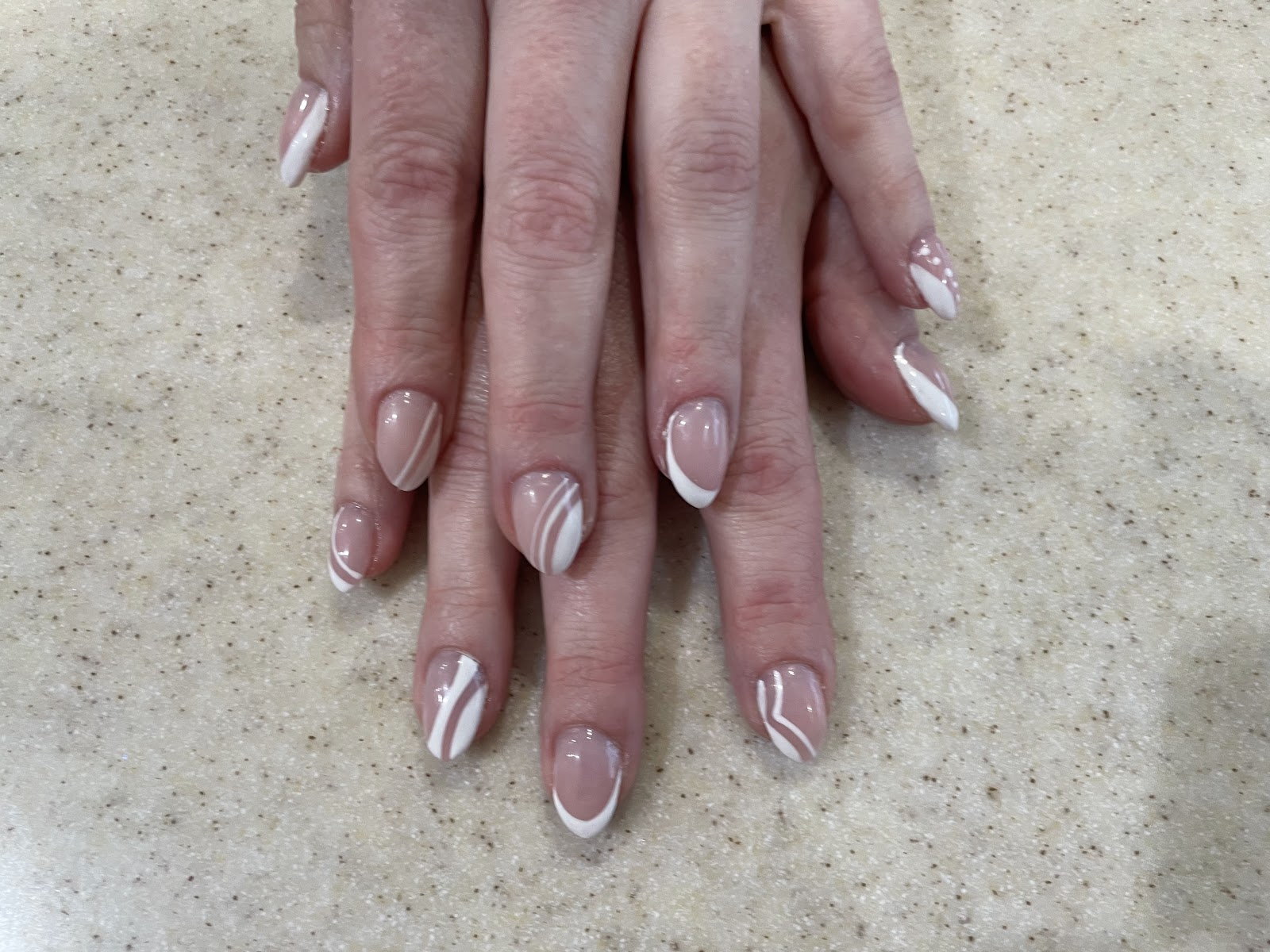 Blooming Nails logo